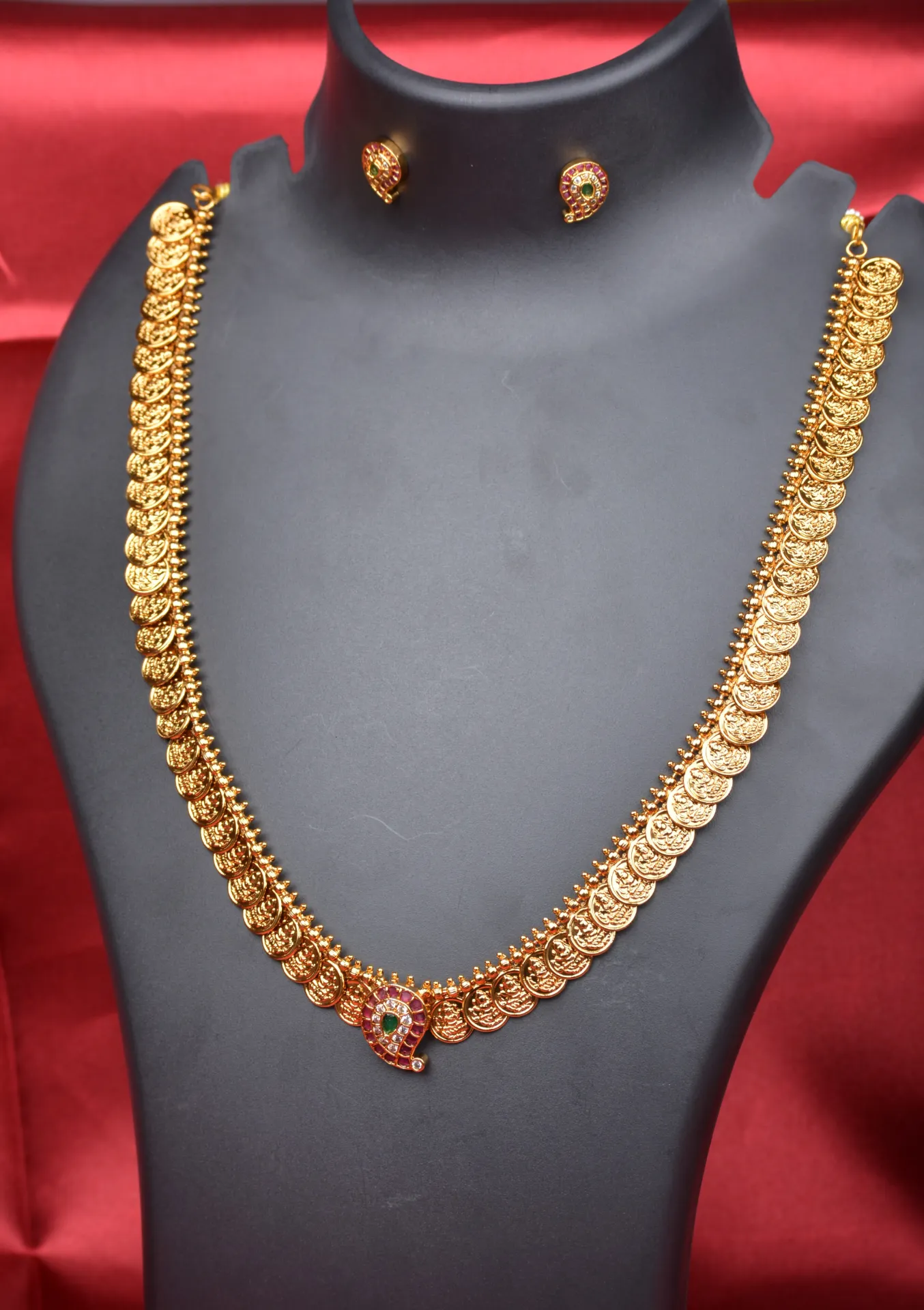 Neck Set with Studs