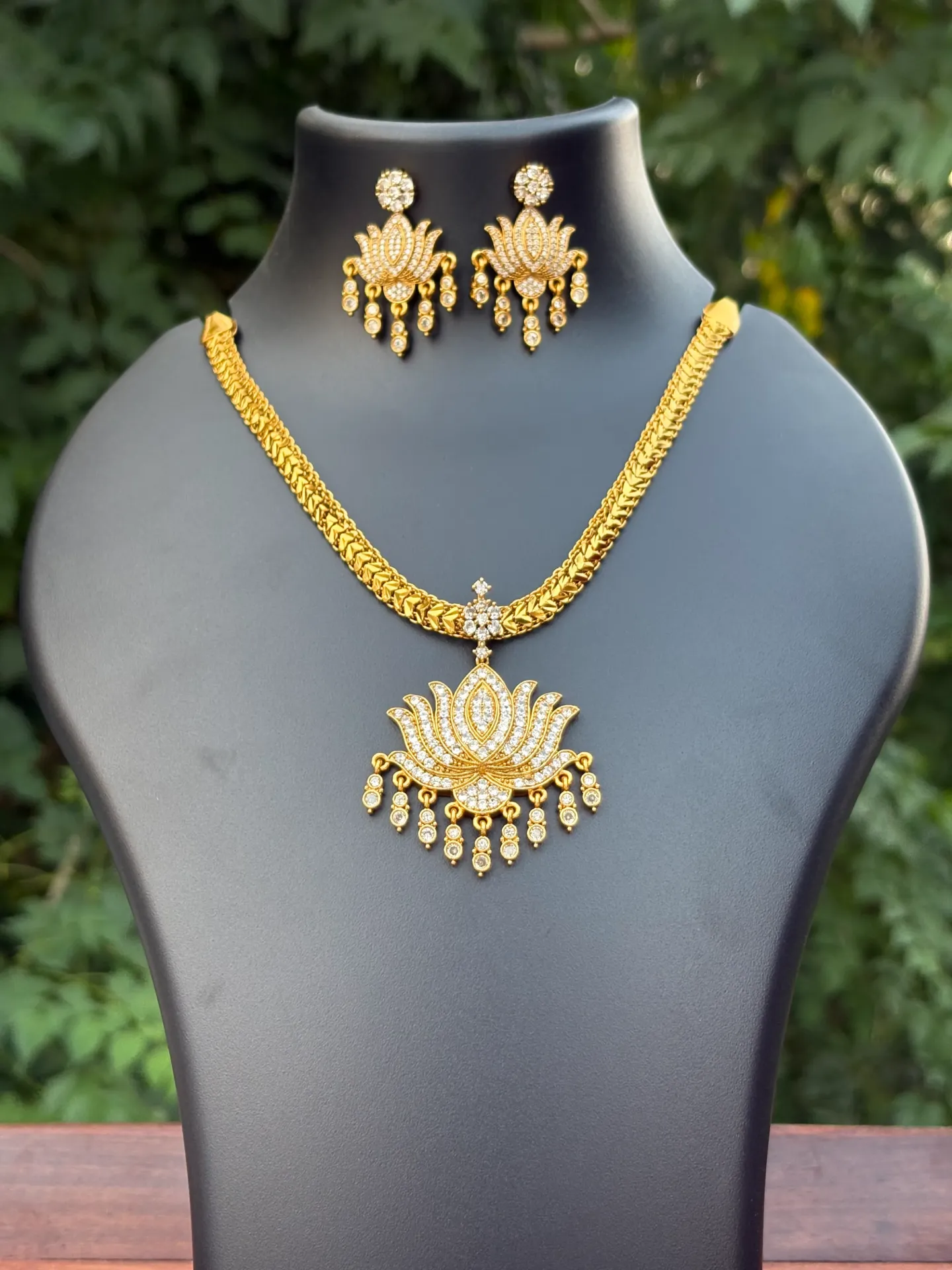 Neck Set with Earrings