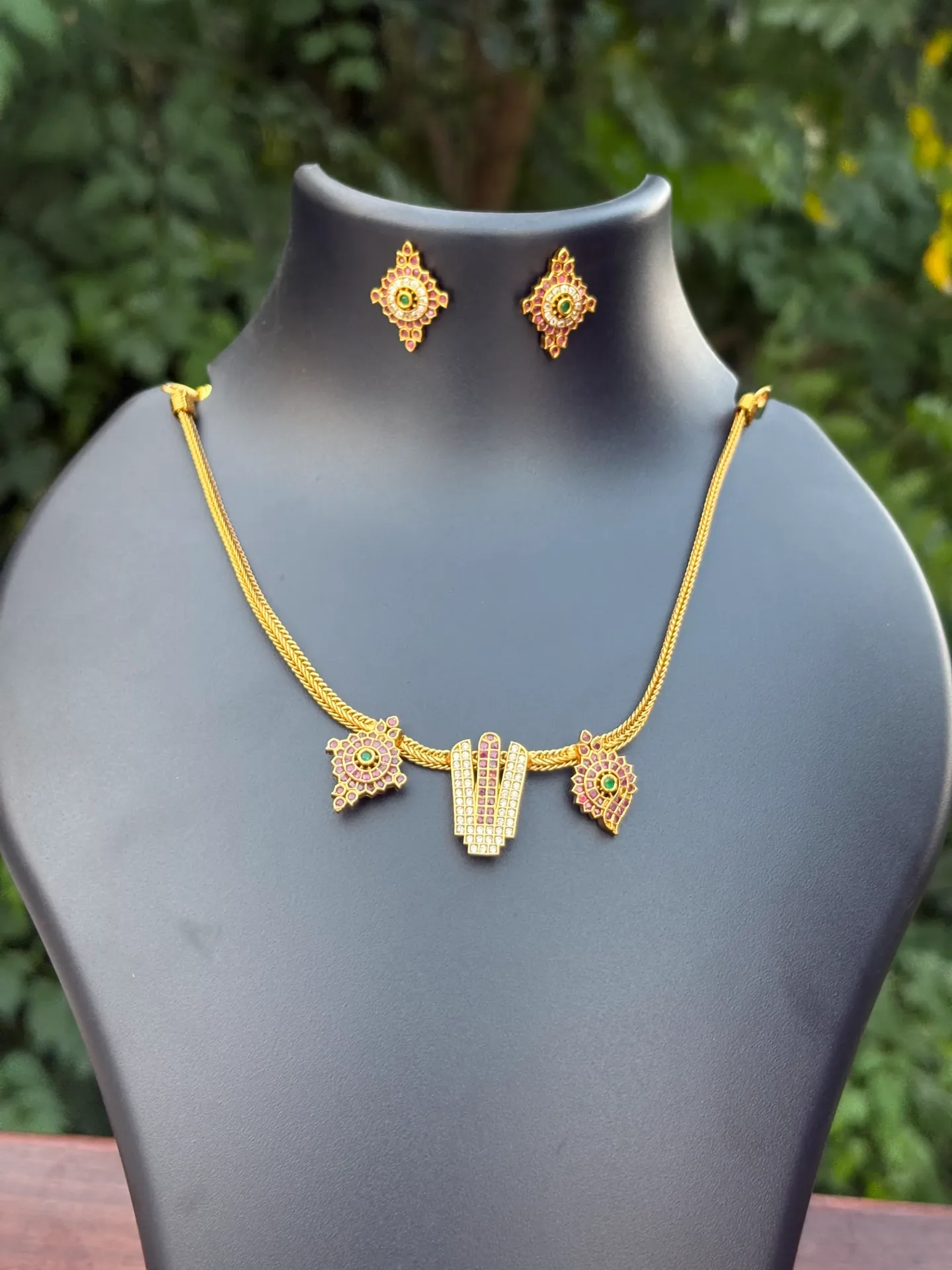 Neck Set with Earrings