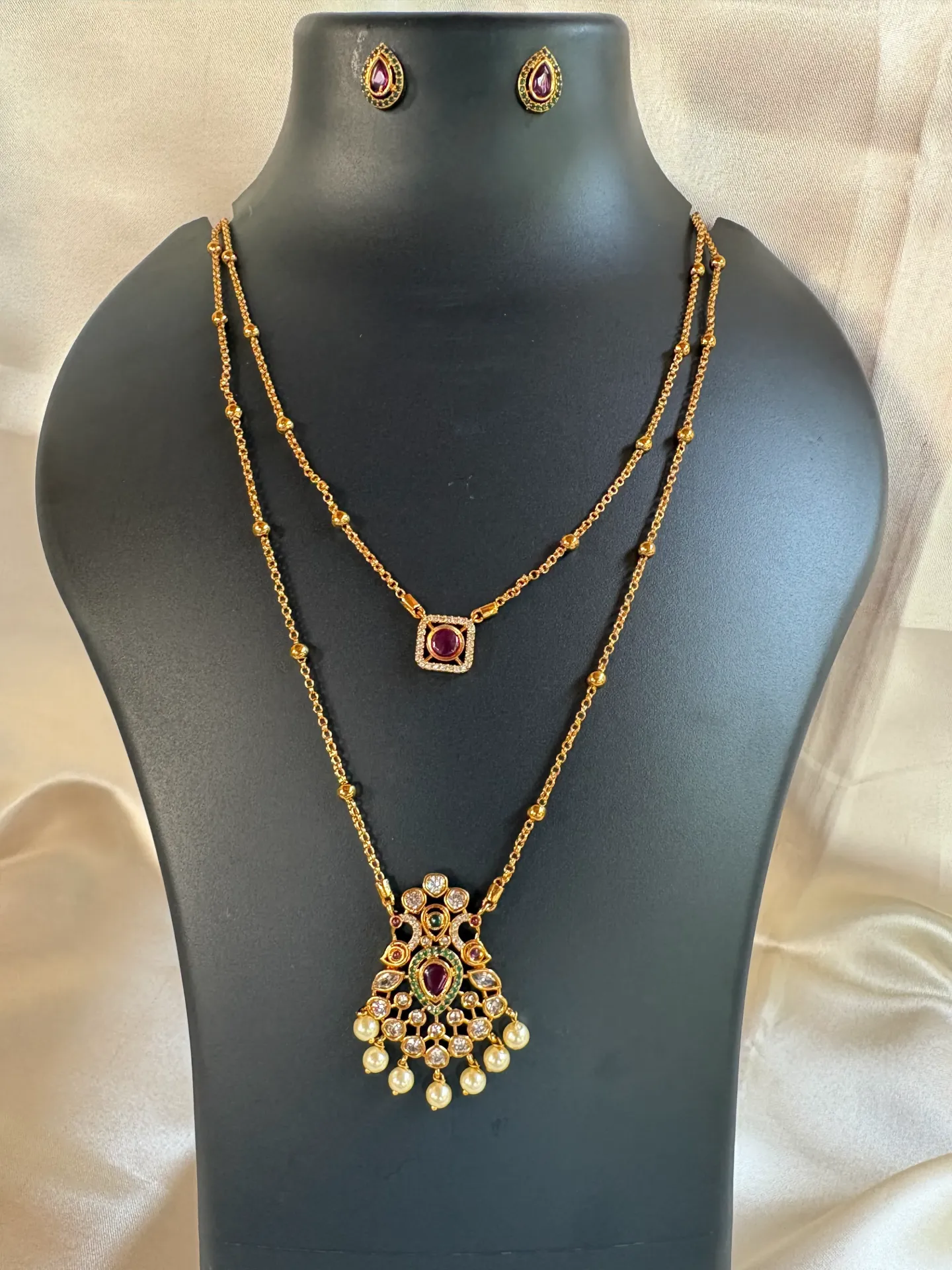 Neck Set with Studs