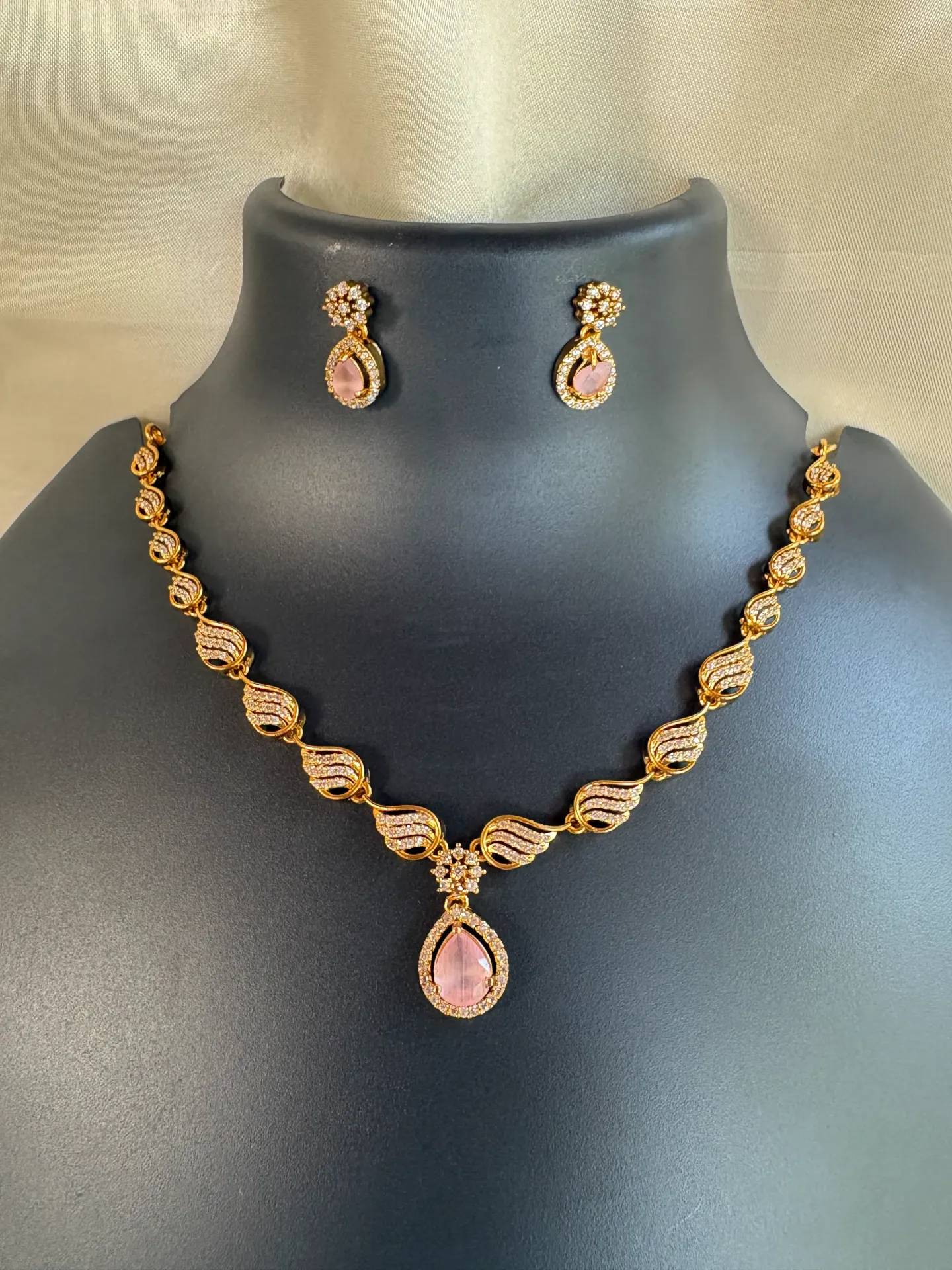 Neck Set with Earrings