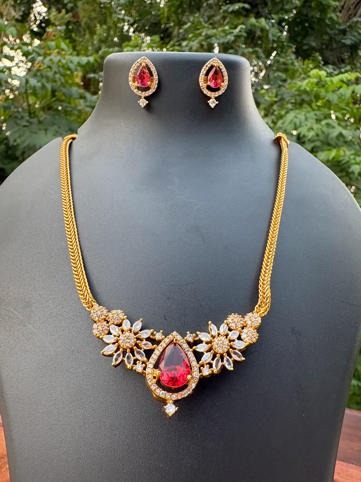 Neck Set with Studs (Green)